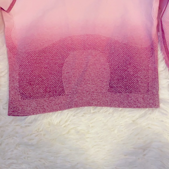 Super cute Athletic Crop Top - Picture 3 of 5